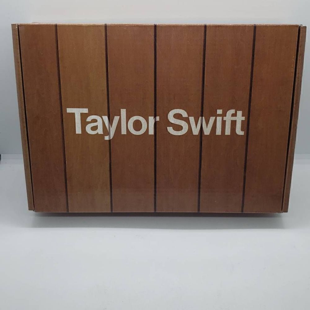 Taylor Swift New In Box Meet Me At Midnight Clock